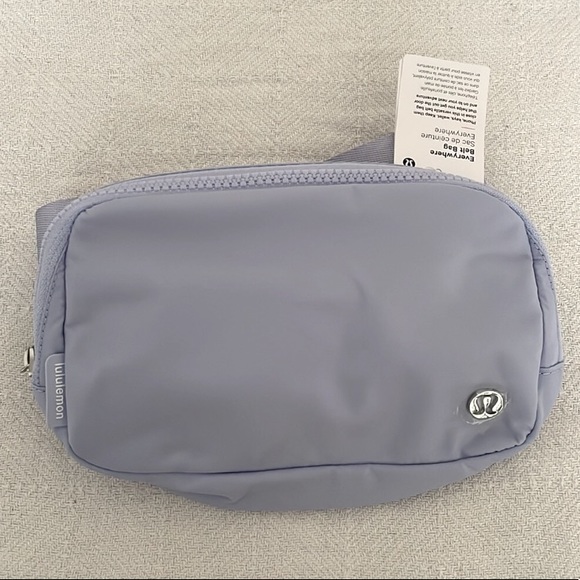 BNWT Lululemon Everywhere Belt Bag Pastel Blue - Picture 2 of 8